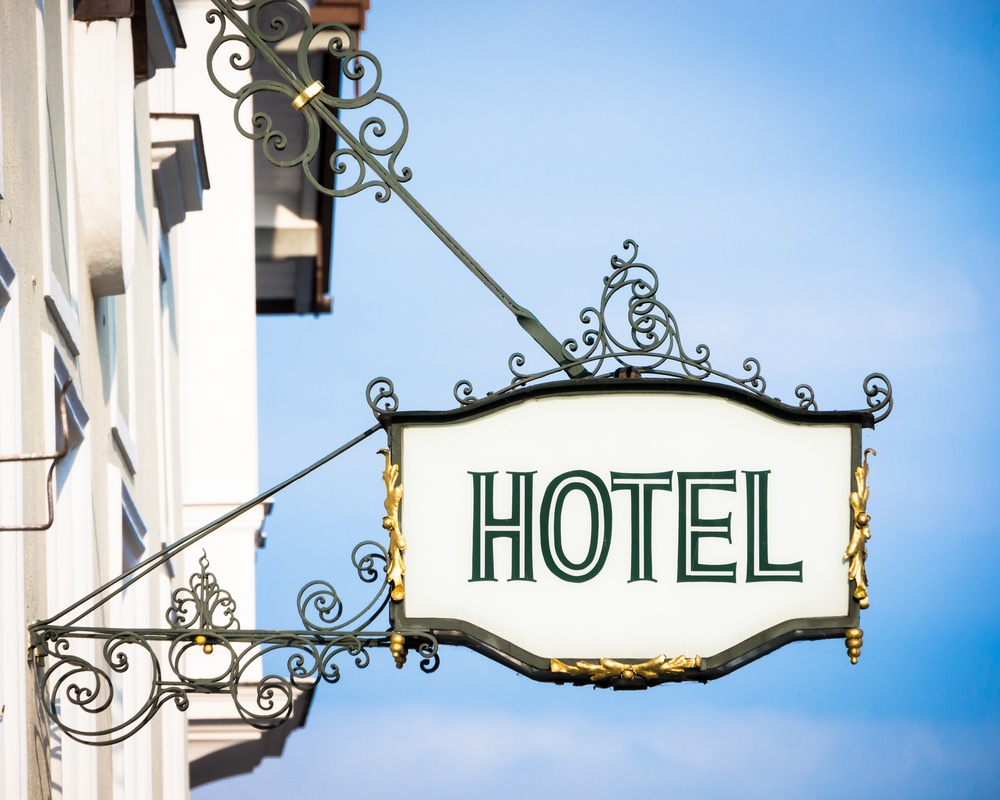 Hotel, restoran i lokal u Ripnju na prodaju - cena poput velikog stana u centru Beograda