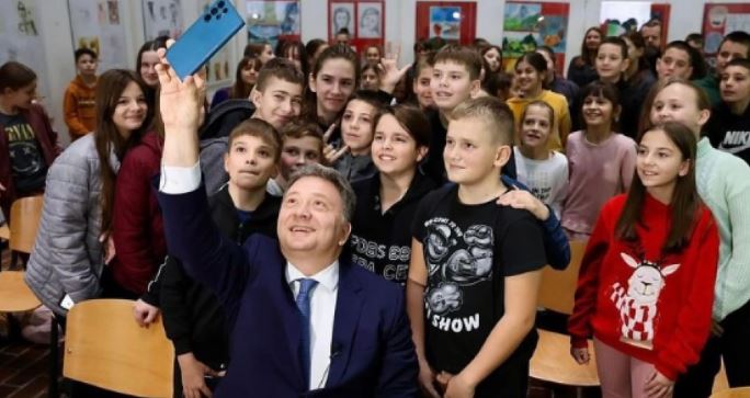 "DANAS S PONOSOM ZAOKRUŽUJEM POSEBNO POGLAVLJE U SVOJOJ KARIJERI" Jovanović: Uspeli smo da iznedrimo 3 nova zakona