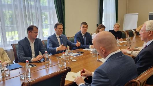 NA STOLU PLANOVI ZA EXPO Važan susret Siniše Malog sa Hilom - Srbija je pokazala stabilnost