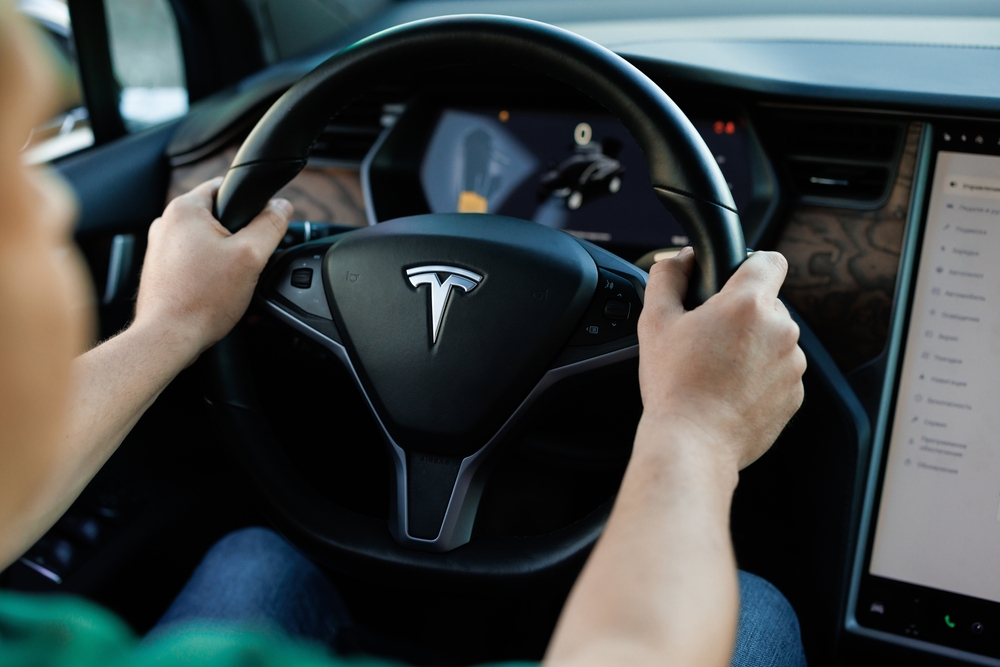 Kada će Tesla prihodovati od robotaksija?
