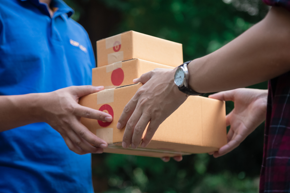Ne smeju da manipulišu s vama - zašto kurir ne sme da kaže "Siđite po paket ispred zgrade"