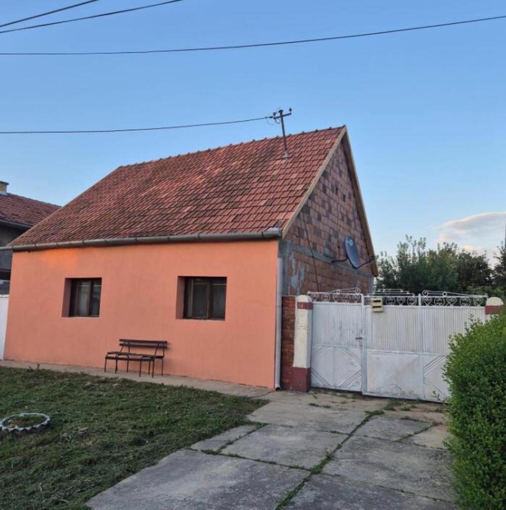 KOMPLETNO RENOVIRANA I USELJIVA Prelepa kuća u Krčedinu po ceni od 35.000 evra čeka novog vlasnika (FOTO)