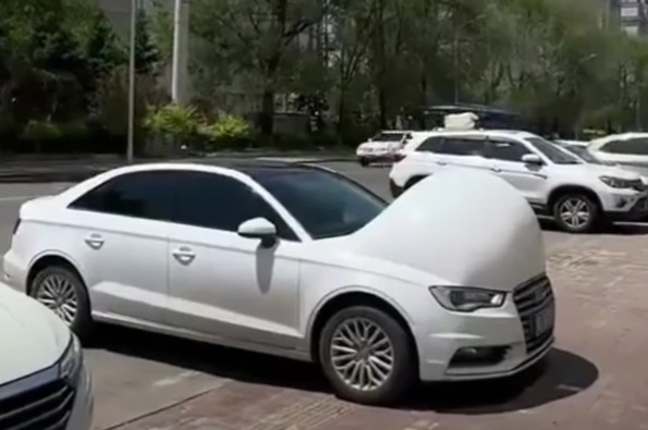 Uopšte im nije dobro - na ulicama su se pojavili trudni automobili (VIDEO)