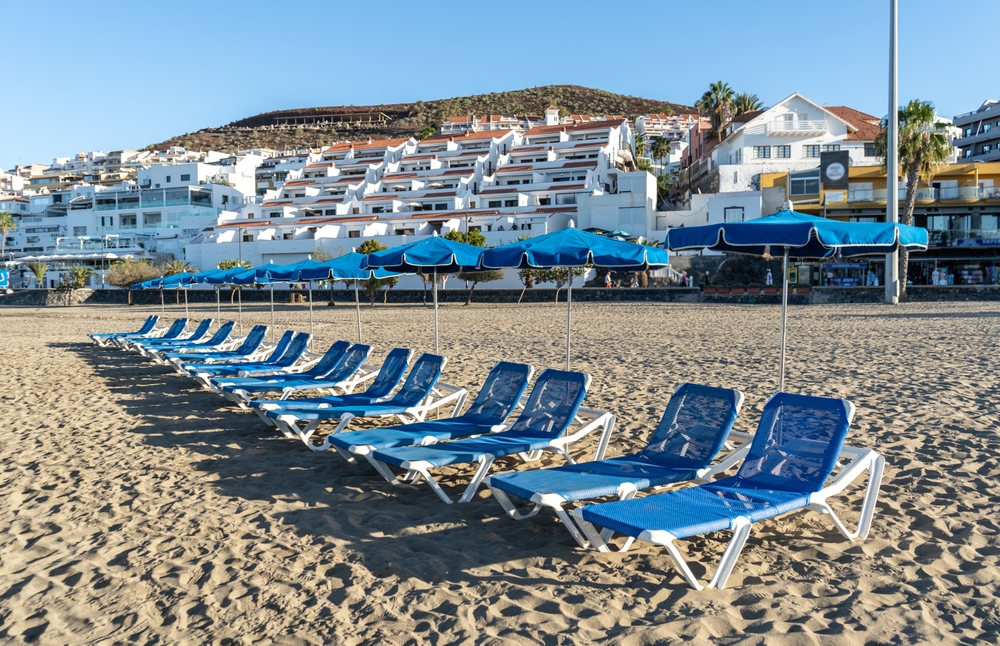 DOZLOGRDILO IM Policija oduzima stolice, ležaljke i suncobrane na plažama