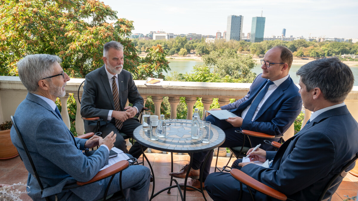 Ministar Ristić se sastao sa ambasadorom Francuske Pjerom Košarom
