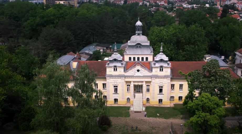 Njena voda je bogata jodom - Specijalizovana je za reumatske probleme a cene i nisu visoke