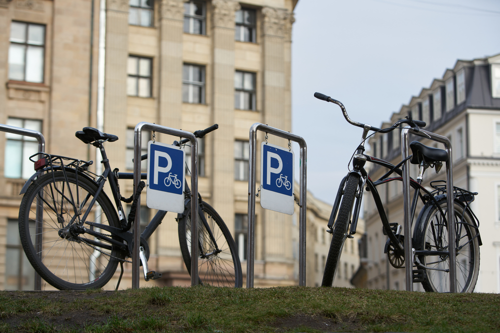 BEZBEDAN PROSTOR I POSEBNI MEHANIZMI Biciklisti u Novom Sadu dobijaju specijalan parking