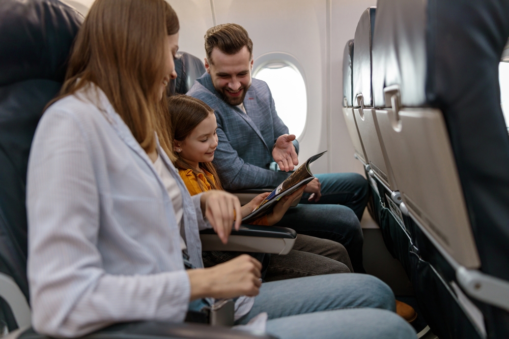 NEKI NUDE I BESPLATNO Načini da uštedite na avio karti za dete, ne nisu u pitanju samo bebe
