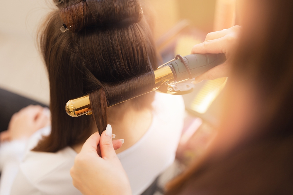 Zaboravni srpski frizeri... na svaki drugi frizerski salon stavljen katanac, ne izdaju fiskalne račune
