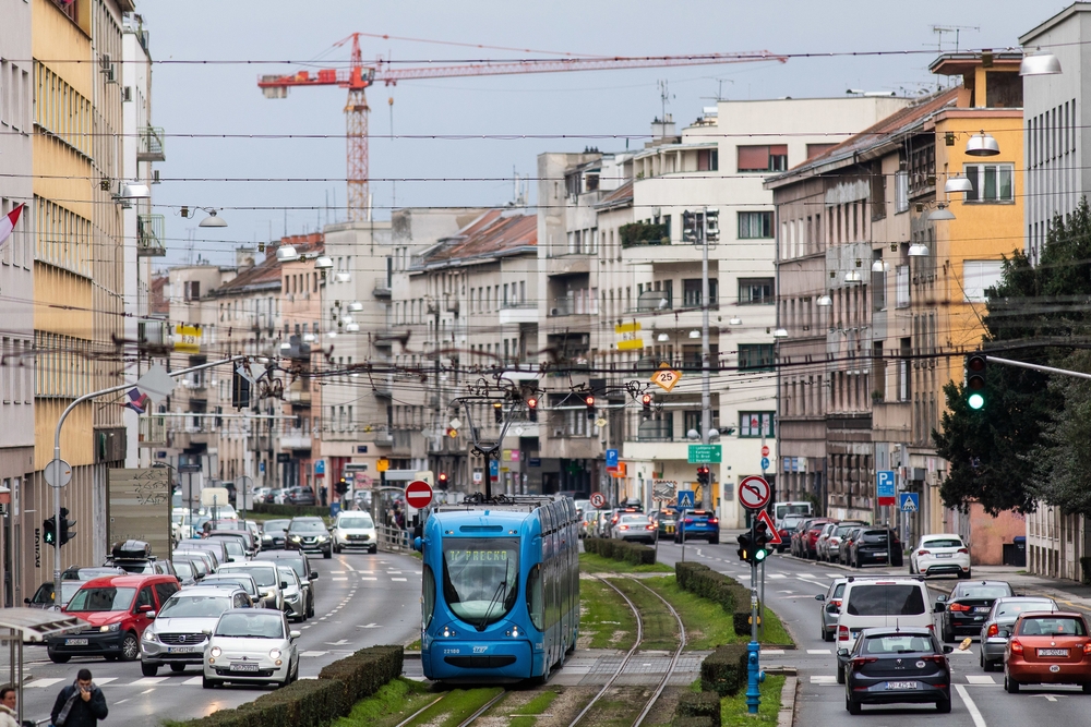 PRODAJE SE STAN PO ZAISTA SMEŠNOJ CENI Međutim uz kupovinu nekretnine dobijate još nešto