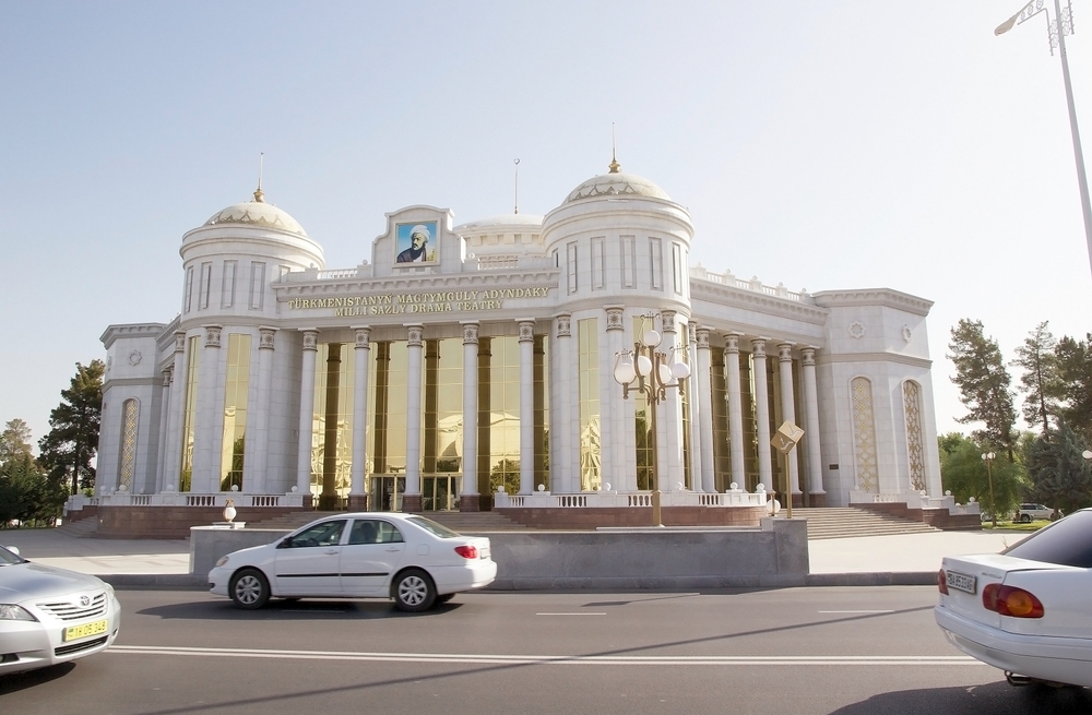SMETE DA VOZITE SAMO BELI AUTO Mermerni grad Ašgabat, morate videti da biste verovali da je stvarno (VIDEO)