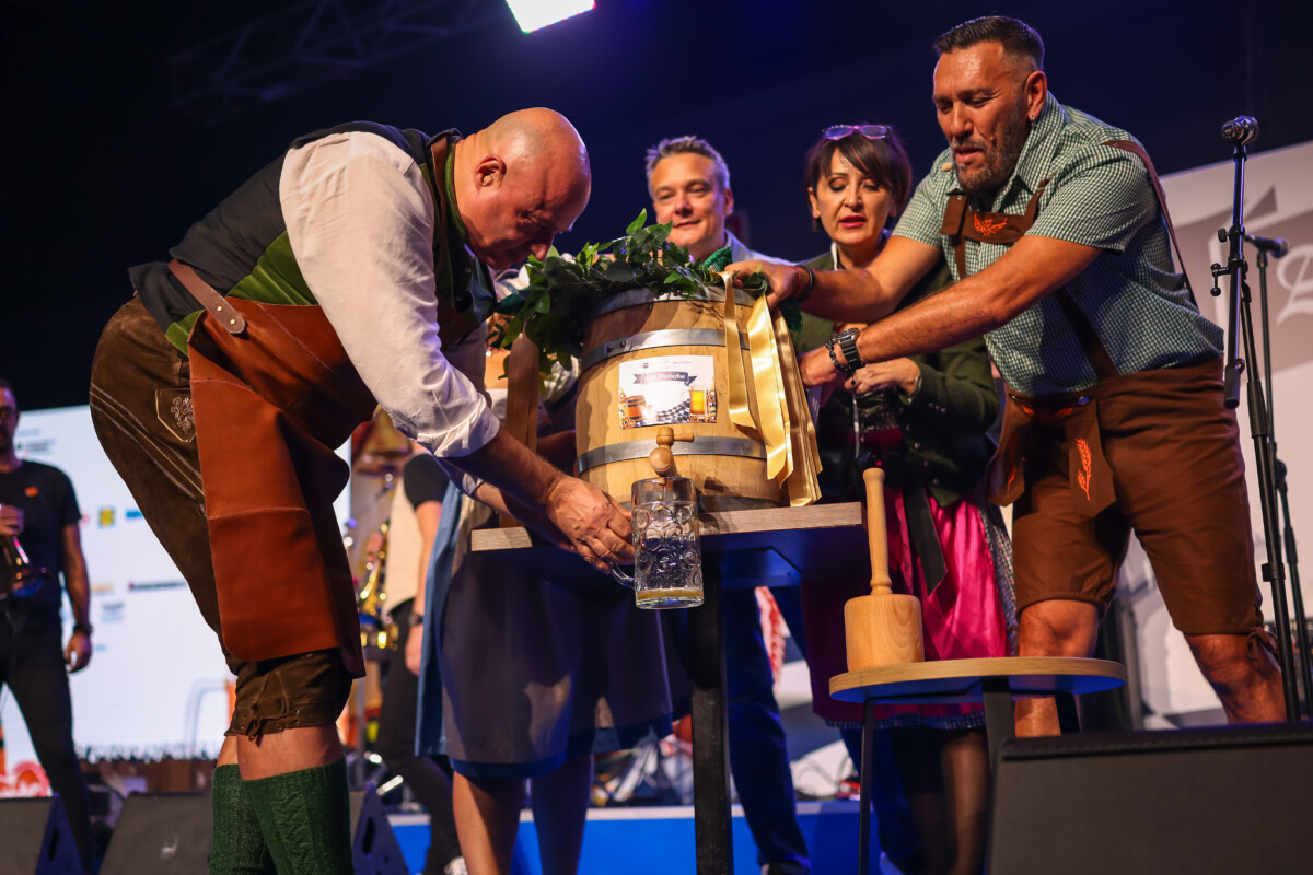 ZVANIČNO OTVOREN "AHK OKTOBERFEST" Spoj privredne saradnje i nemačke tradicije