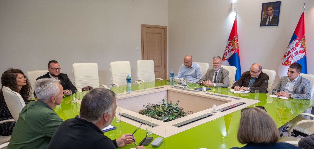 Osnaživanje saradnje ministarstva sa međunarodnom federacijom novinara
