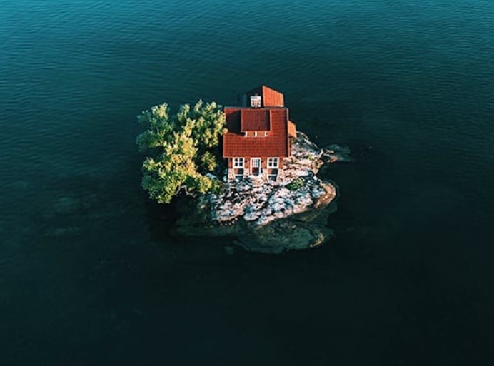 HTELI MIR A POSTALI ATRAKCIJA Na ovo ostrvo je stala samo jedna kuća (FOTO)