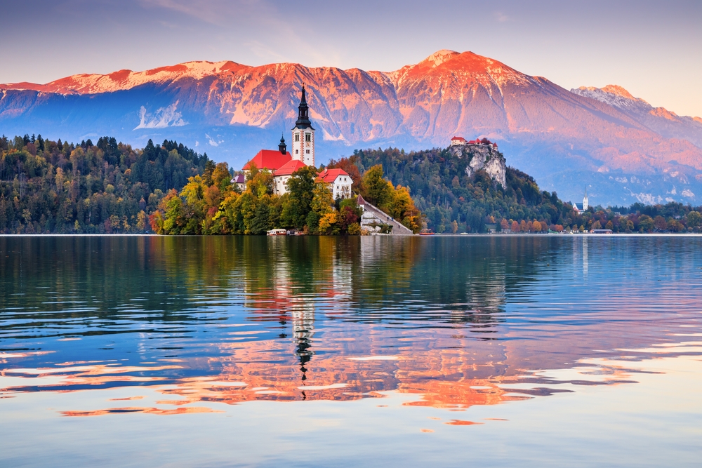 Prepuno gostiju ali su iznenađeni - Prelepo mesto u komšiluku ali cene paprene (FOTO)