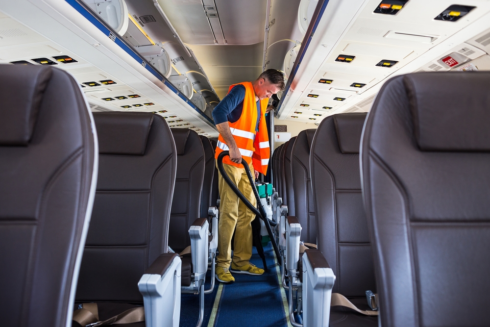 "TRKA KA DNU" SE UBRZAVA Evropski aerodromi otkazuju stotine letova, jer radnici štrajkuju