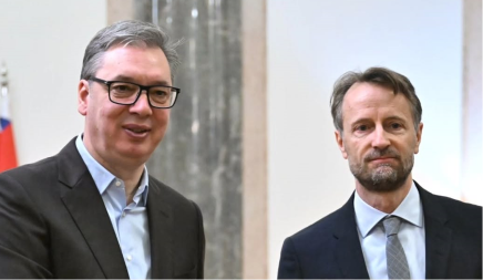 Vučić sa Bekeratom o bilateralnoj saradnji sa EU, investicijama i stabilnosti regiona