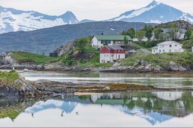 Bez rasporeda i alarma! Na ovom ostrvu ljudi žive bez satova, povrće sade u tri ujutru, a na plivanje idu u ponoć