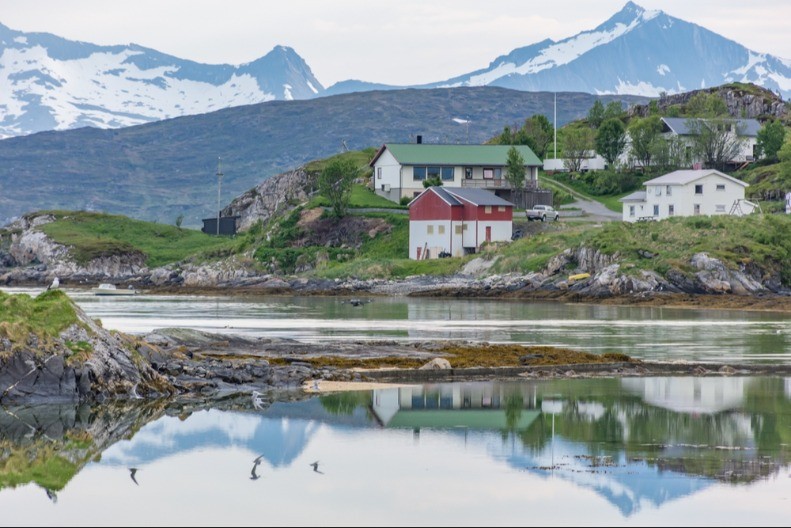 Bez rasporeda i alarma! Na ovom ostrvu ljudi žive bez satova, povrće sade u tri ujutru, a na plivanje idu u ponoć