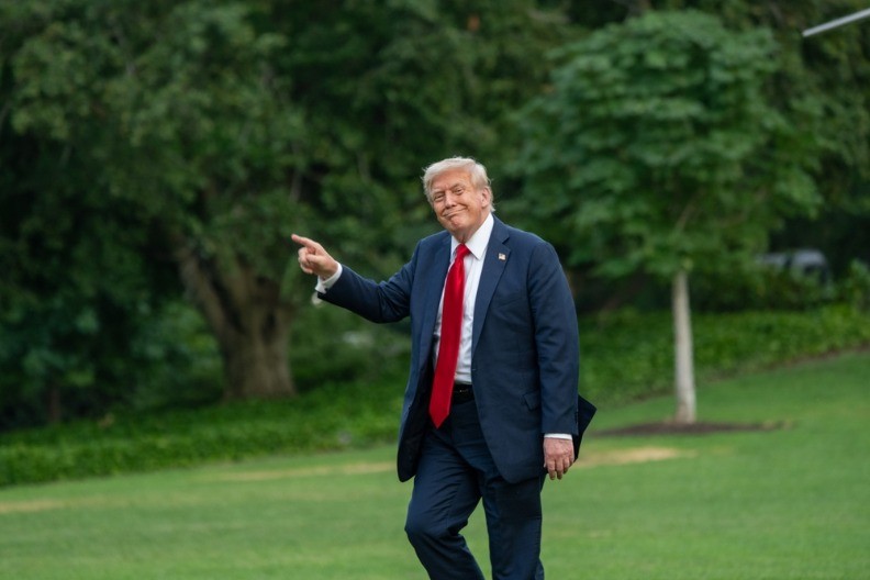 Svi "pobegli" - Tramp sleteo u Švajcarsku, svetski lideri ga ignorišu, ni Merc ne želi sastanak