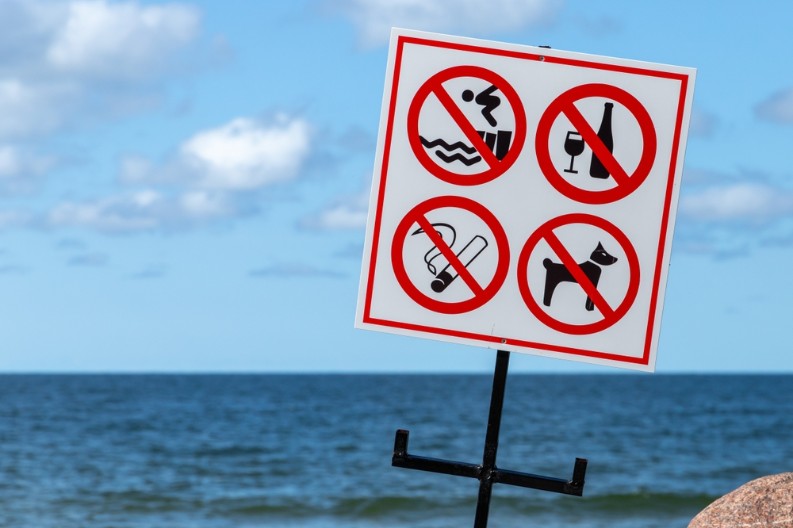 I NA MORU MOŽETE DA UPADNETE U NEVOLJU 10 najčudnijih zakona zbog kojih biste mogli dobiti veliku kaznu na odmoru