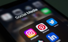 Makron povlači radikalan potez - Društvene mreže proglašene opasnim za mrežu 