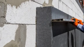 Beli ili sivi stiropor za fasadu? Razlika je veća nego što mislite, a može da vam uštedi novac