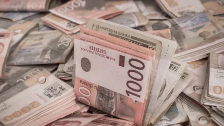 Srbima je evro pri srcu, ali... matametika tačno pokazuje da li je bolje štedeti u dinarima