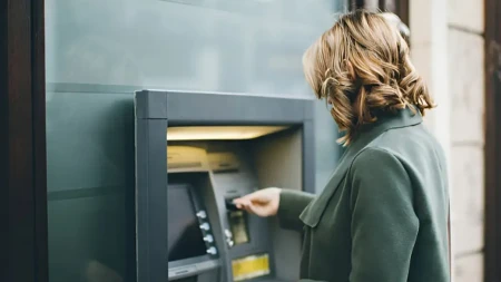 Pre nego što se udaljite od bankomata, uradite jednu stvar