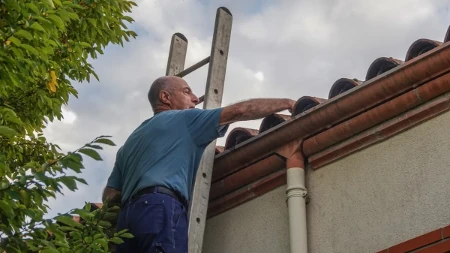 Upozorenje na sve češću prevaru - majstori dolaze na vrata i traže hiljade evra za popravke
