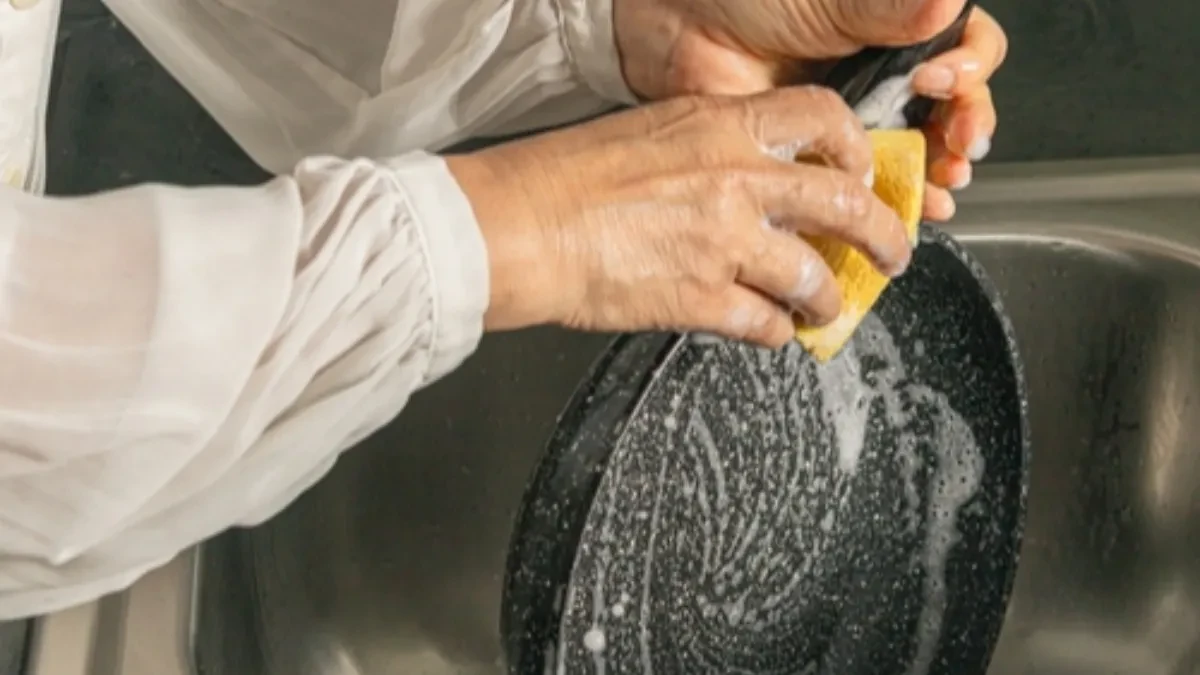 Kraj za teflon - Evropa zabranjuje posuđe koje koristi skoro cela Srbija