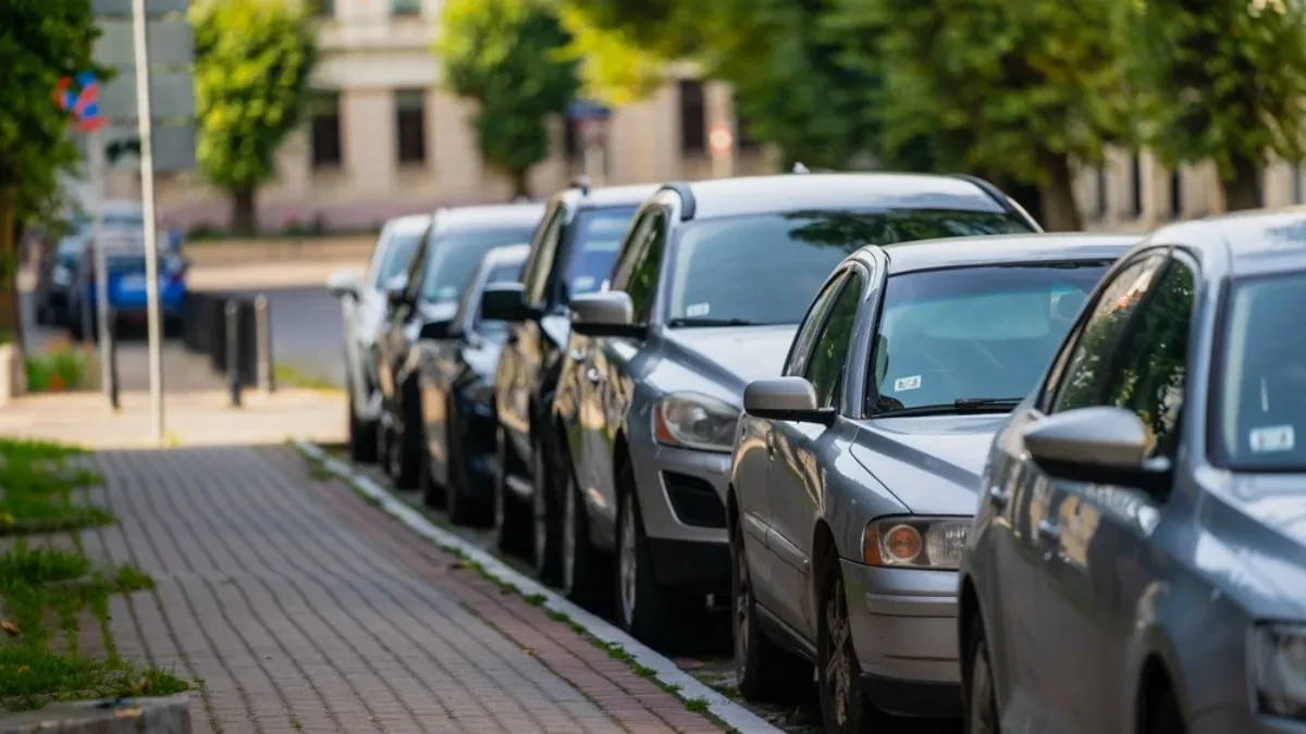 Kraj dominacije bele, crne i sive - proglašena boja automobila koja će vladati 2027. 