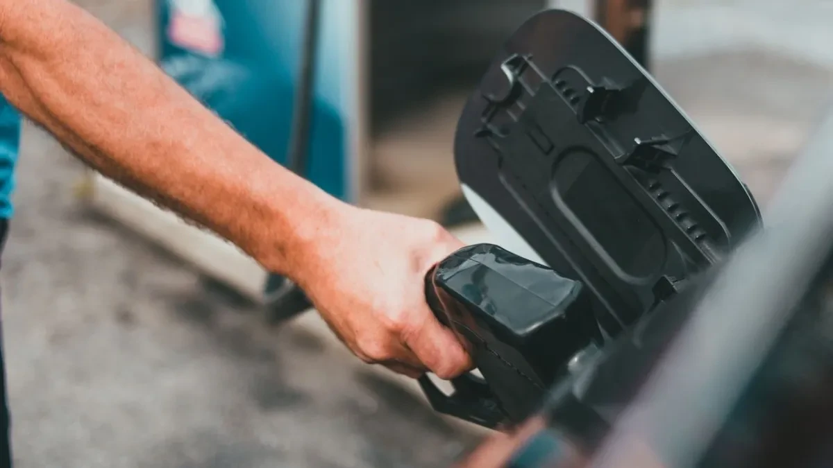 Jedna od najneobičnijih mera za štednju goriva - razmatraju veliko smanjenje ograničenje brzine na auto-putu