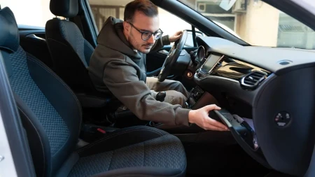 Da li znate šta je "leteća rđa" - sitne tačke na autu mogu da naprave veliku štetu
