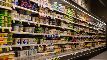 Kasir delio popuste šakom i kapom - kupcima davao i 50 odsto, supermarket oštećen za 26.000 evra