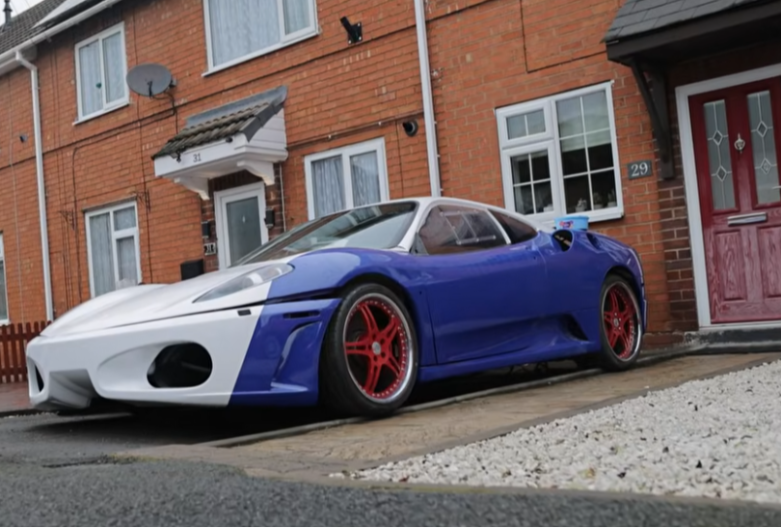 Kupili su ferarija, platili ga 28.000 evra - kad su otvorili haubu, tuga