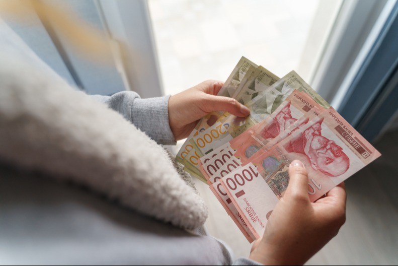 Danas ležu veće plate - Evo ko prvi dobija povišicu