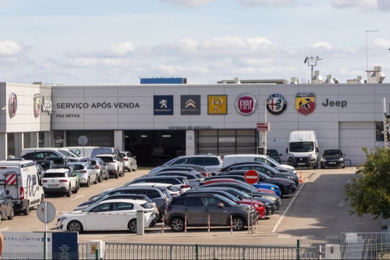 Preokret vredan 22 milijarde evra - Stelantis smanjuje električne ambicije, akcionari besni 