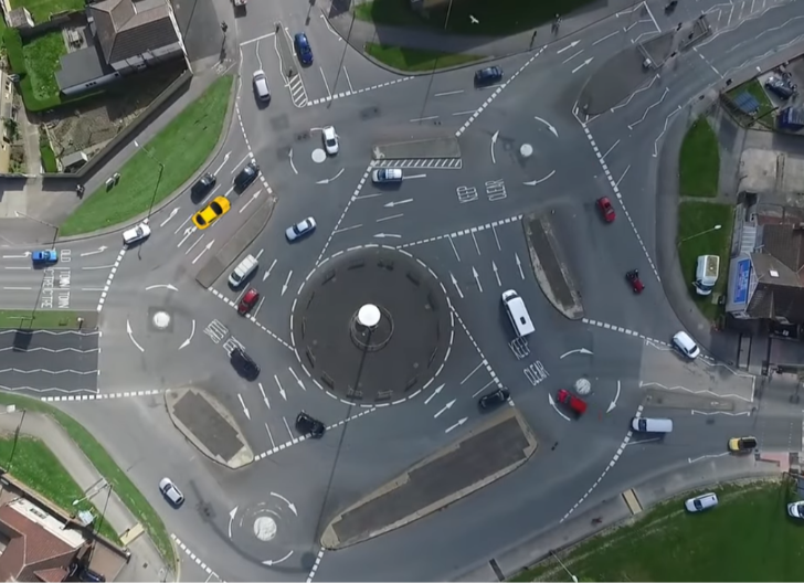 Ko njega savlada, doktor je vožnje - najluđi kružni tok na planeti (VIDEO)