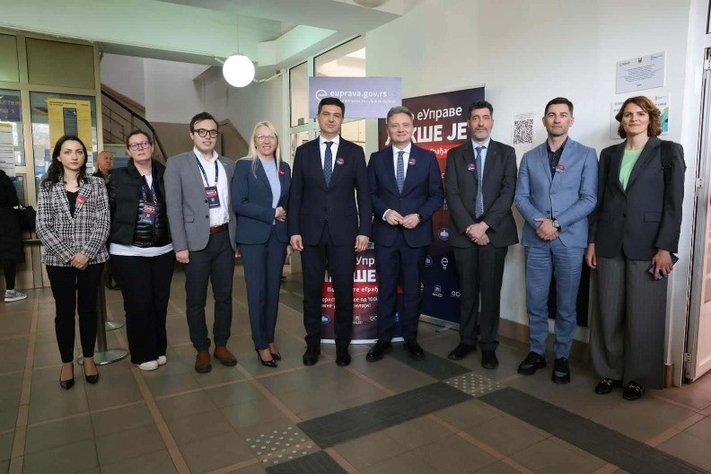 Brže usluge bež šaltera - Dani i Karavan eUprave u Nišu