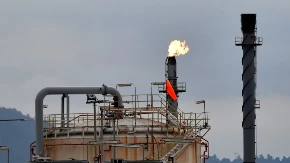 Rat u Iranu prazni skladišta - cena nafte raste iz dana u dan