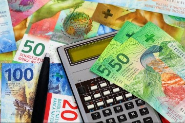 Valutni potres - Globalna neizvesnost pogurala švajcarski franak