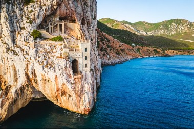 Tuneli u steni koji su spasili hiljade života danas su velika turistička atrakcija