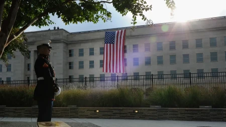 Pentagon okreće privredu ka vojsci - Ford i Dženeral motors potencijalni proizvođači oružja