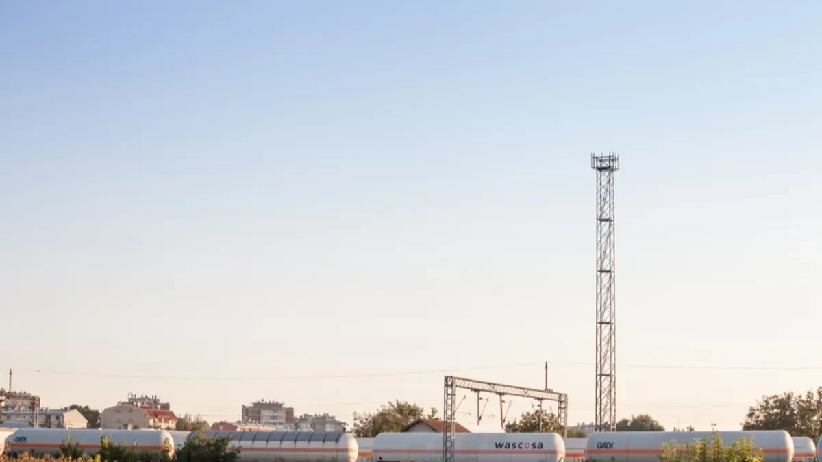 Rastu tenzije, skače i cena nafte - poskupela je za više od 6 odsto