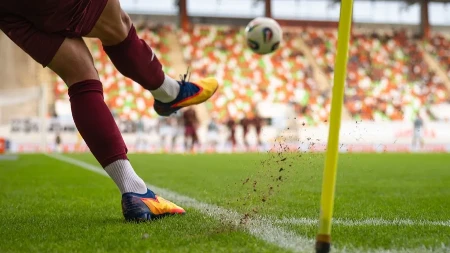 Trka bogatih se ne smiruje, fudbaleri menjaju igru - od terena do vlasničkih fotelja