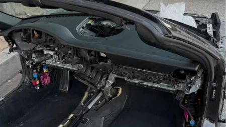 Nisu ostali ni dugmići - lopovi raščerupali porše 911, neprepoznatljiv je (FOTO)