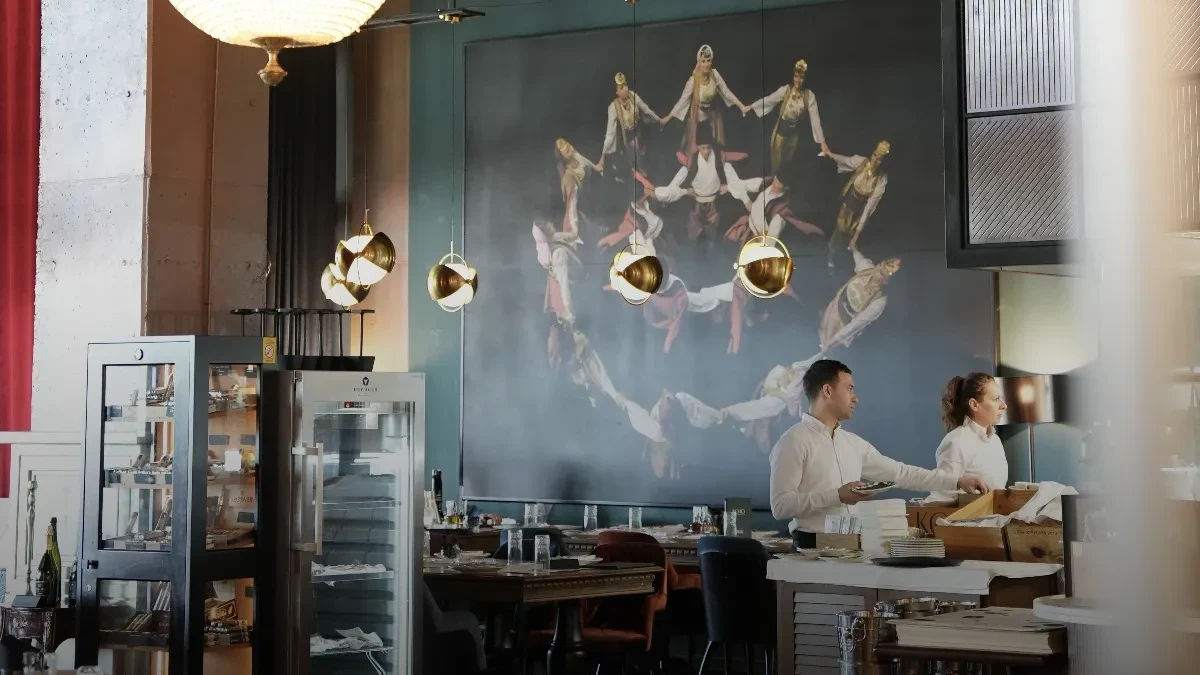 Umesto konferencijskog stola - opuštena trpeza: Evo gde se prave najbolji poslovni planovi!