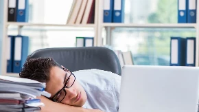 Spavanje na poslu nije sramota - u Japanu bi vas zbog toga pohvalili