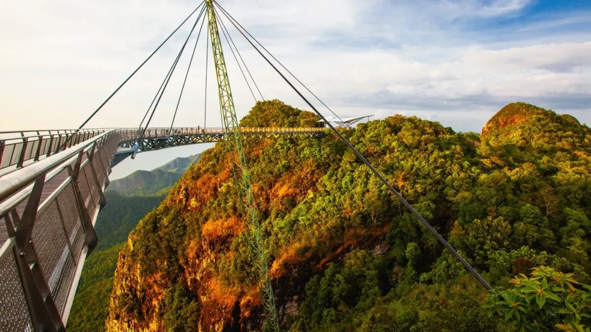 Most koji vas vodi "nigde", ali turisti i dalje vole da ga posećuju